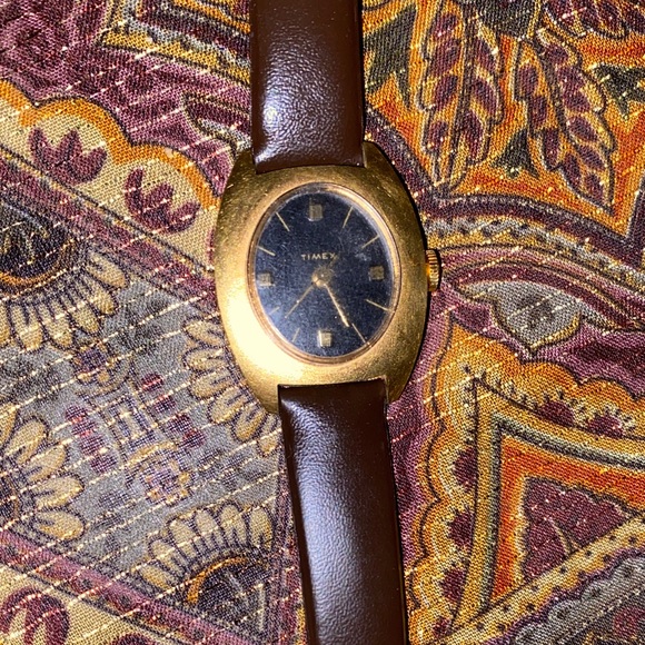 Timex Brown Leather Strap Watch with Gold-Tone Case and Black Dial - Picture 2 of 8